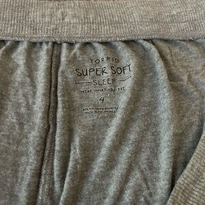 Super soft torrid 4x sleep joggers. Like new.
